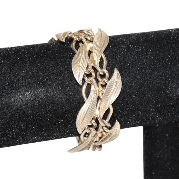 Vintage Gold-tone Leaf Detail Bracelet - Picture 1 of 2